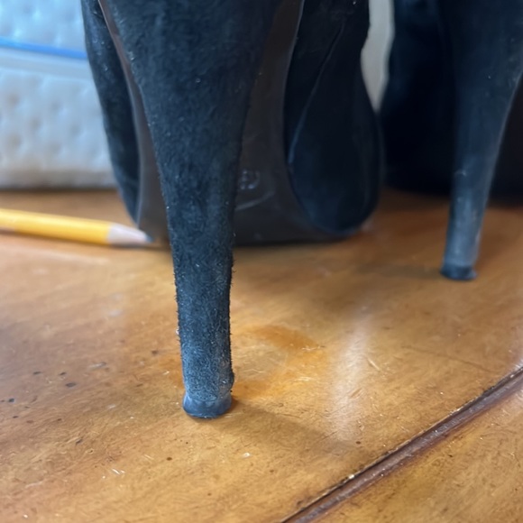 Guess "Dottest" Black Suede Scrunched Zip Ankle Bootie/Shoe Women's Size 8M - Picture 6 of 14